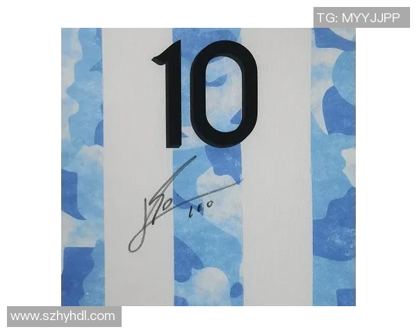 梅西签名足球明星珍藏品的价值与意义探讨