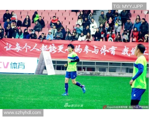 足球明星爱豆介绍模板让你更了解他们的精彩人生与职业成就